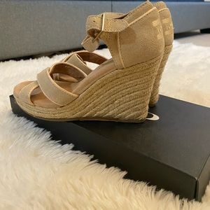 Toms wedges